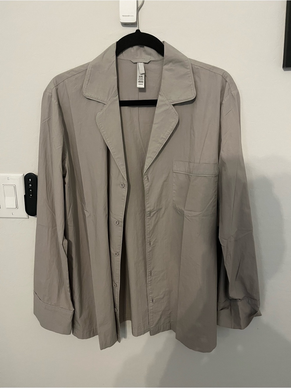 SKIMS Light Taupe Button-Front Relaxed Shirt Never Worn
